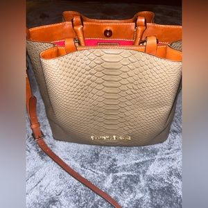 Dooney & Bourke